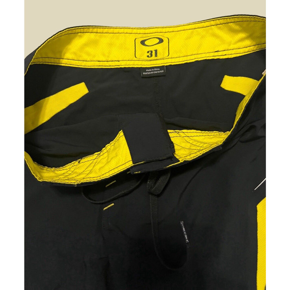OAKLEY Men's Blade II Boardshorts, Swim Trunks, Black & Yellow| Men's: 31 - Picture 3 of 8